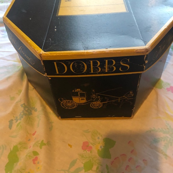 Vintage Dobb’s fifth Avenue hat & AE Burkhat fox fur muff in original boxes. - Picture 10 of 14